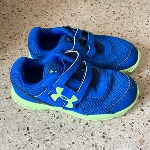 Under Armour tennis shoes - Velcro close